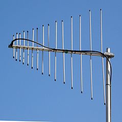 What are some different types of AM broadcast antennas?