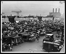 Wallabout Market in 1940 Vast crowd of trucks and horse-drawn carts at the Wallabout Market, Brooklyn, N.Y..jpg