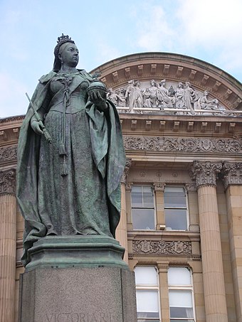 Queen Victoria, original by Thomas Brock (1901 marble), recast in bronze by William Bloye (1951).