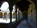 Chiostro della chiesa dei Santi Sisto e Margherita, Villa Collemandina, Toscana, Italia