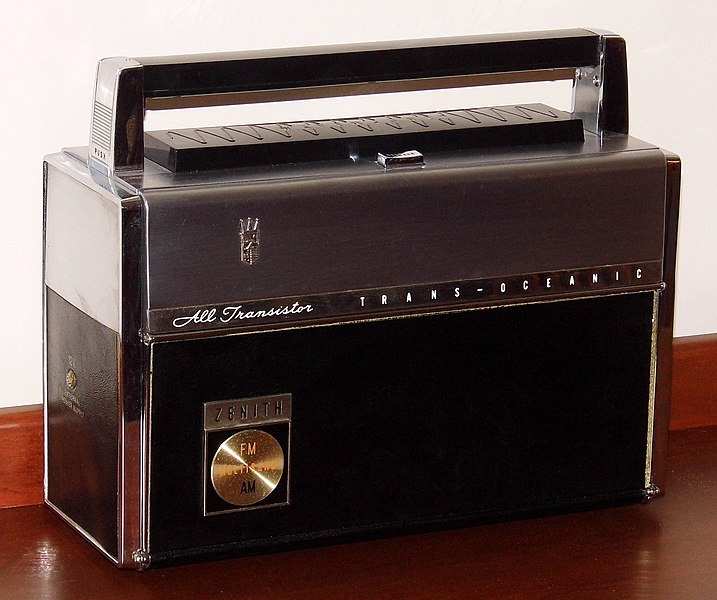 File:Vintage Zenith Trans-Oceanic Royal 3000-1 Multi-Band Transistor Radio (Broadcast, Long Wave, Short Wave plus FM), Chassis 12KT40Z3, 12 Transistors, Made In USA, Circa 1964 (34498531430).jpg