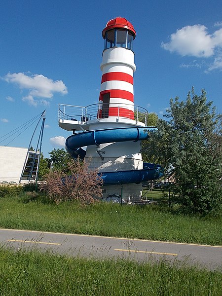 File:Vital Hotel Nautis, water slide, 2017 Gárdony.jpg