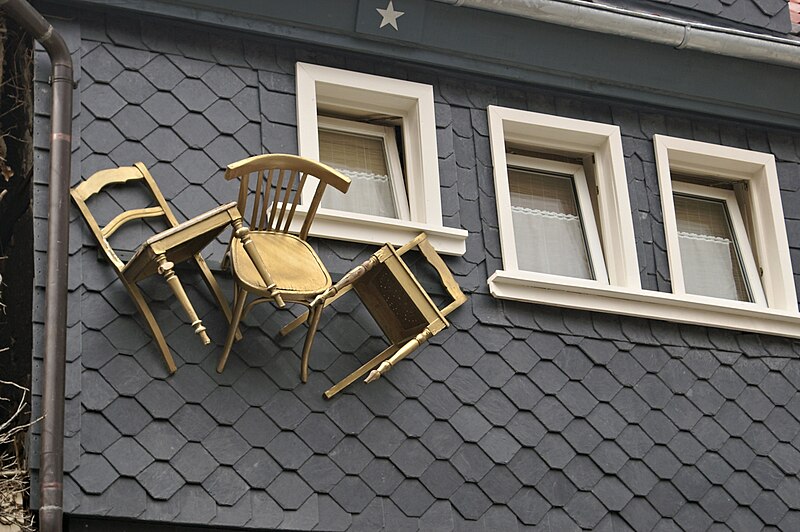 File:Wall chairs 907-0512.jpg