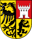 Stadt Burgbernheim Gespalten; vorne in Gold ein halber schwarzer Adler am Spalt; hinten geteilt von Rot und Gold; oben eine silberne Burg, unten ein links gewendeter schwarzer Bär.