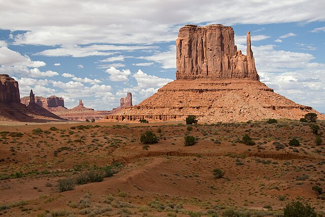 מוניומנט ואלי - עמק בארצות הברית באזור הגבול הדרומי של מדינת יוטה עם צפון מדינת אריזונה.