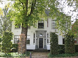 Monumentaal pand in Zuideinde, in het dorpscentrum van Oostzaan