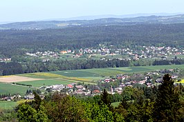 Dolní Brusnice (voorgrond) en Nemojov