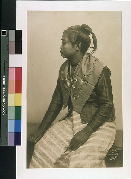 Moro woman (c. 1904)