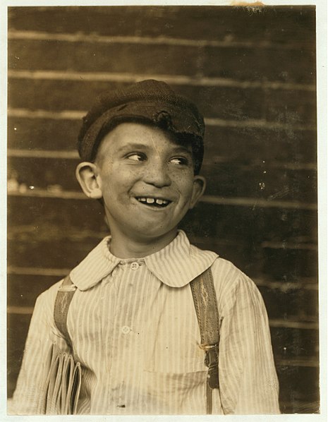 File:'Livers' a young newsie. LOC nclc.03541.jpg