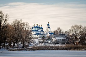 Михайлівська церква в смт. Дашів над річкою Соб.jpg