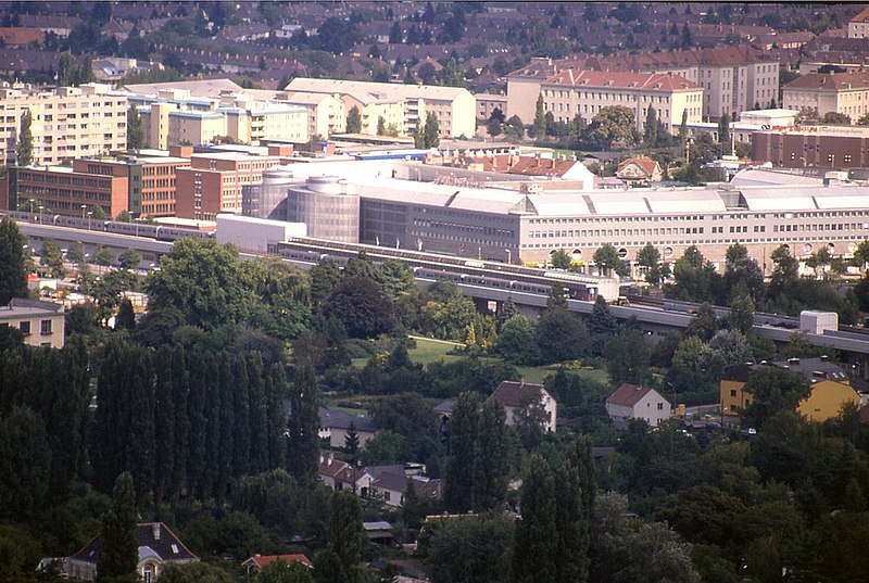 File:179L01270888 Blick vom Donauturm, Blick Richtung Erweiterungsbau Donauzentrum, U Bahn Endstelle Kagran.jpg