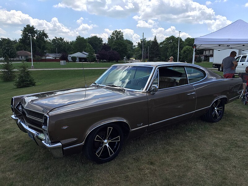 File:1967 AMC Marlin fastback at AMO 2015 meet in brown 3of7.jpg