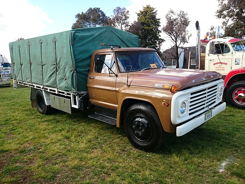 File:1972 Ford F500 truck on display at the 2015 Riverina Truck Show and Kids Convoy held at Lake Albert.jpg