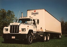 1989 Mack Truck R-Series.jpg