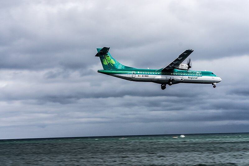 File:2012 Bray Air Display - Aer Arann Regional ATR 72 (Aer Lingus Colours).jpg