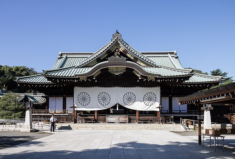 File:2018 Haiden (Yasukuni Shrine).jpg