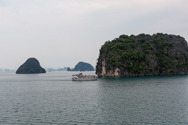 File:20190926 Ha Long Bay-51.jpg