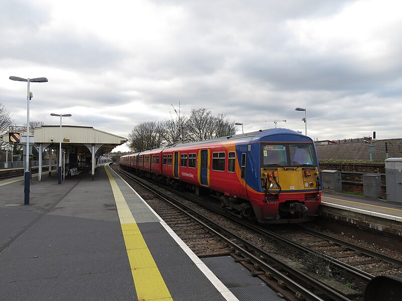 File:456021 at Wandsworth Town 11th February 2019.jpg