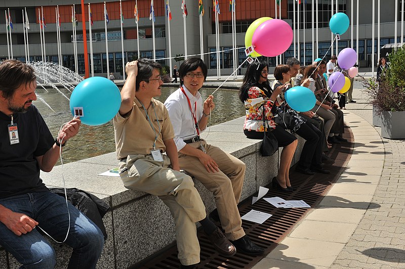 File:500 Peace Balloons (01310727) (4875858112).jpg