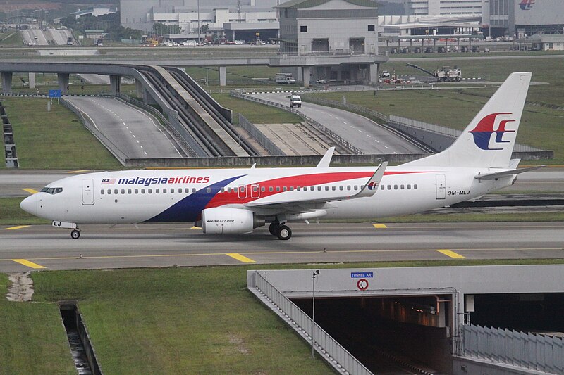 File:9M-MLJ Boeing 737 Malaysia Airlines (7921465362).jpg