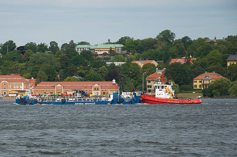 File:Abbe and Madicken outside Djurgården 2011.jpg