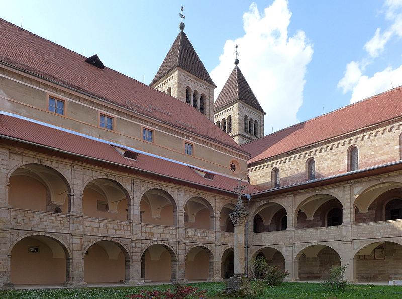 Abtei Seckau - Innerer Klosterhof 1.JPG