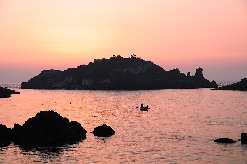 File:Acitrezza Cyclops Faraglioni Sicily Italy - Creative Commons by gnuckx - panoramio (85).jpg