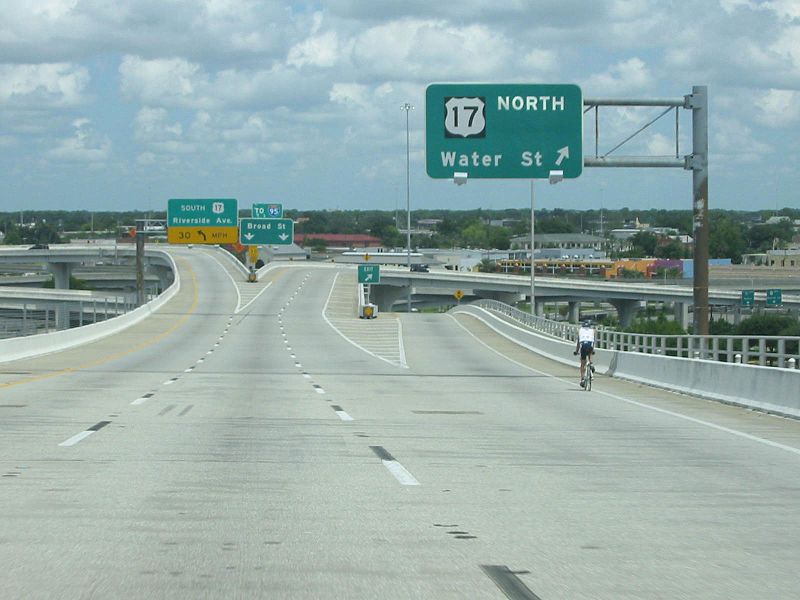 File:Acosta Bridge northbound end.jpg