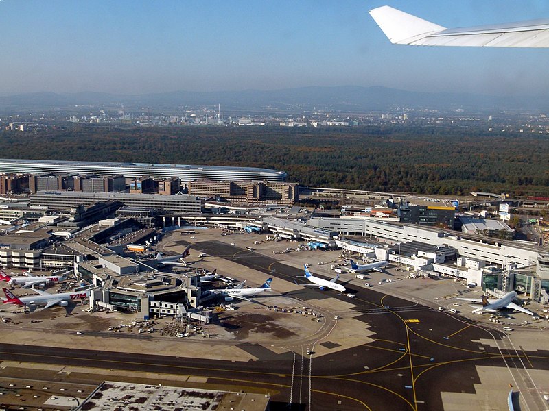 File:Aerial-View-of-Frankfurt-Airport-4-lr-a.jpg