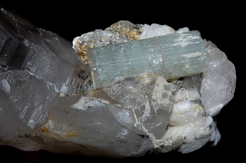 File:Aigue-marine sur quartz fumé (Pakistan).jpg