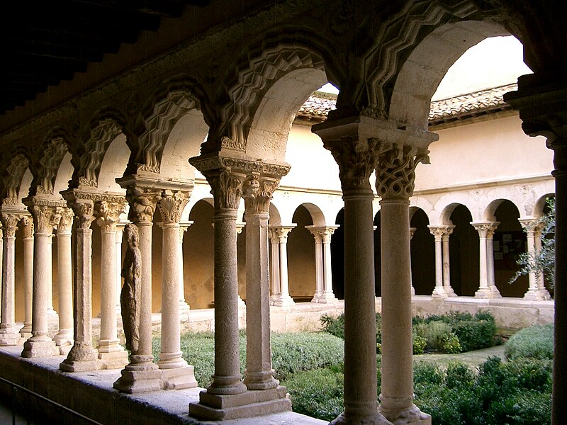 File:Aix - cloître St Sauveur.JPG