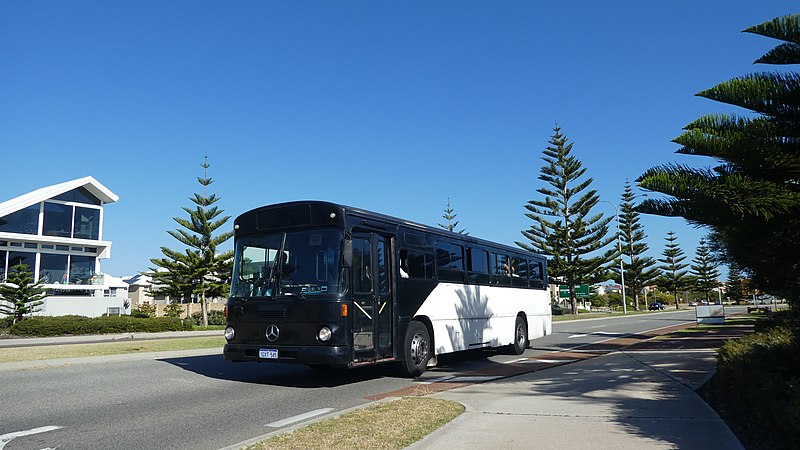 File:All Ways Perth Bus Mercedes-Benz O305 (JW Bolton) 1GXT545 @ Whitfords Avenue,Hillarys.jpg