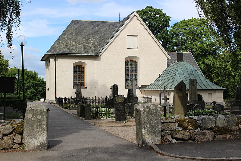 File:AlmbyKyrkaO2201.jpg