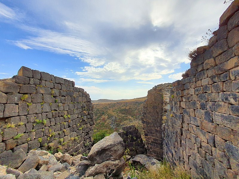 File:Amberd fortress 10.jpg