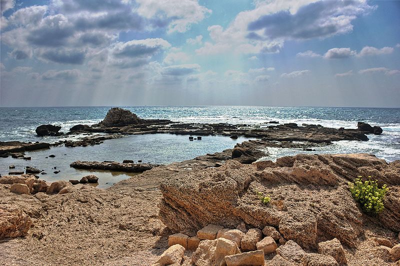File:Ancient remains of the coastal city of Caesarea, Israel (29793352776).jpg