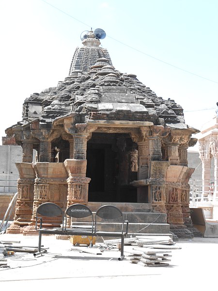 File:Ancient shrines,sander,Dist. Patan.jpg