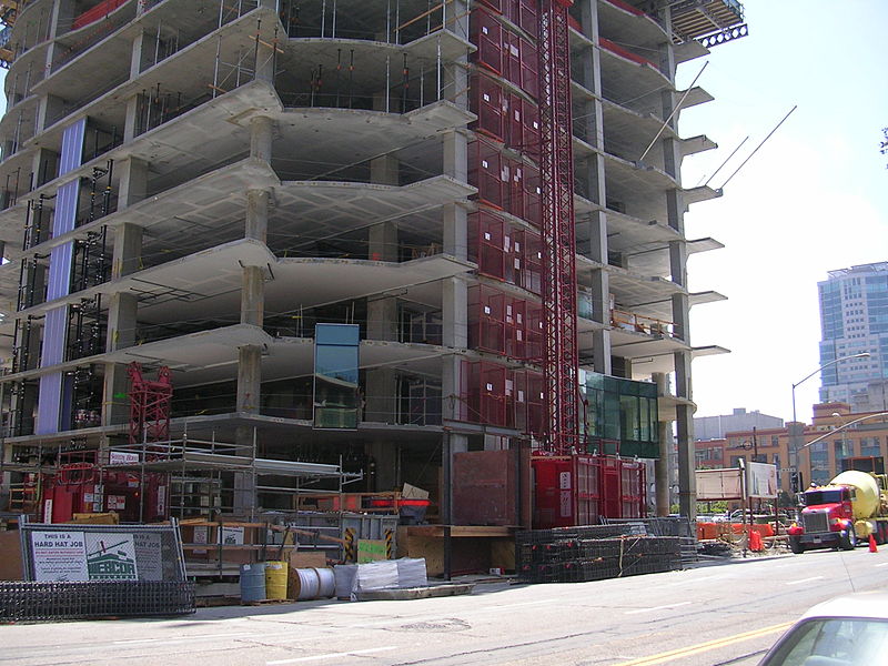 File:Another view of the Infinity (300 Spear Street) tower II, SF, with several pieces of curtainwall glass.JPG