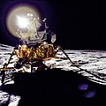 Lunarni modul "Antares" tijekom programa Apollo 14. Sunce se navodno vidi u pozadini. Riječ je samo o refleksiji sunca s metalne površine letjelice