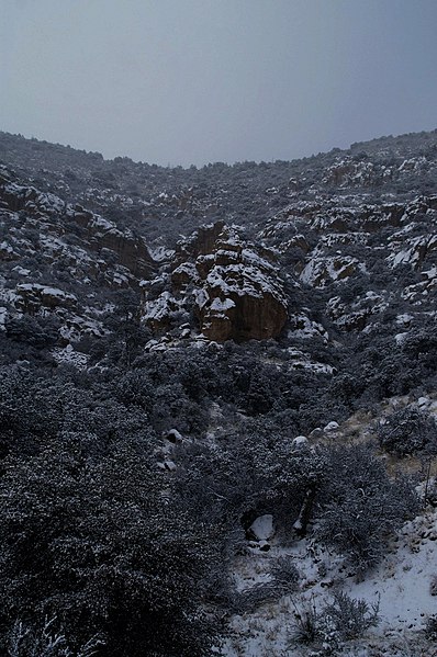 File:Apacheria, San Carlos, AZ, Nantac Rim, 2011 - panoramio (1).jpg