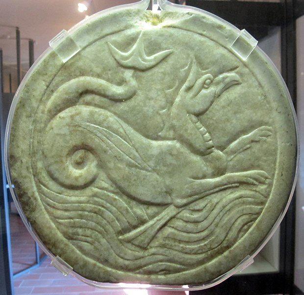 File:Arte romana, oscillum a disco con attys e mostro marino, 02.JPG