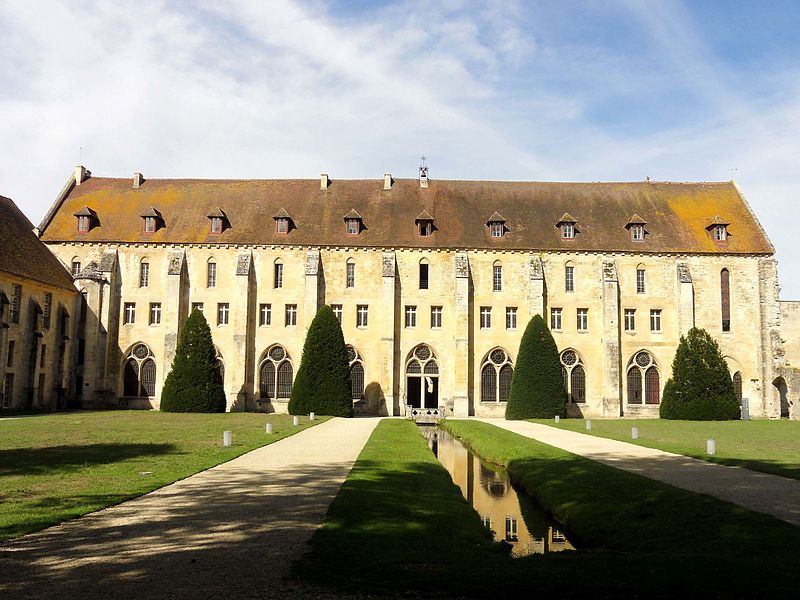 File:Asnières-sur-Oise (95), abbaye de Royaumont, bâtiment des moines, vue depuis l'est 1.JPG