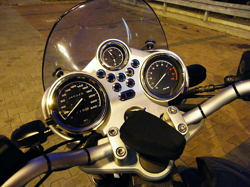 File:BMW R1150R instrum PL.JPG