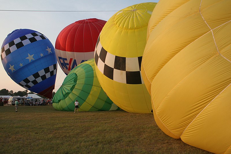 File:BalloonsInflating.jpg