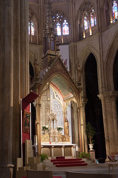 File:Bayonne-Cathédrale-Mobilier liturgique-20130804.jpg