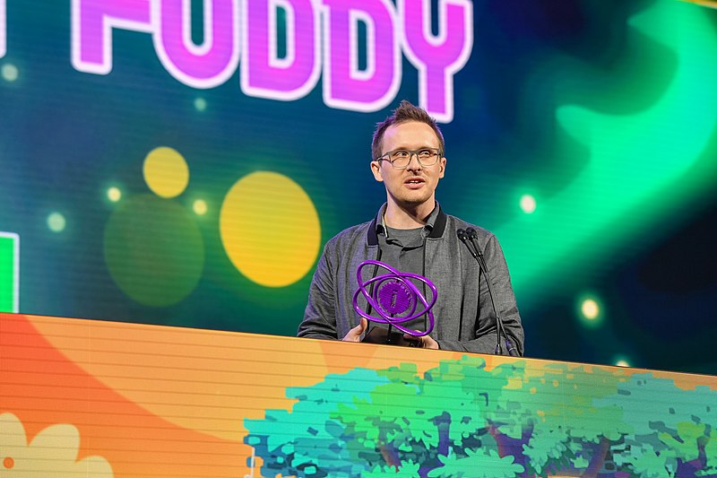 File:Bennett Foddy receiving 2018 GDC IGF Nuovo Award (27087002648).jpg