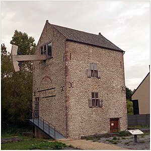 Machine à feu de Bernissart (Hainaut, Belgique) : modèle du XVIIIe siècle sans cheminée apparente.