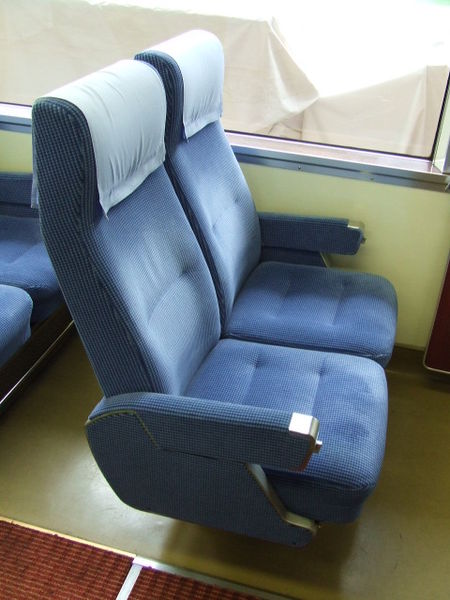 ファイル:Blue Seat of Odakyu RomanceCar HiSE.JPG