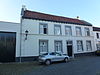 Huis met zadeldak evenwijdig aan de straat