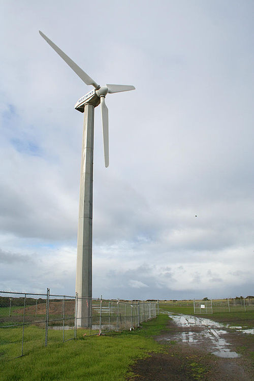 Wind generator at Breamlea, built 1987, photo taken in 2007