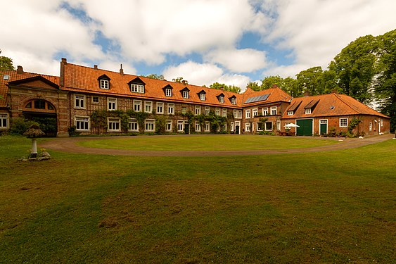 Innenhof der Burg Berum